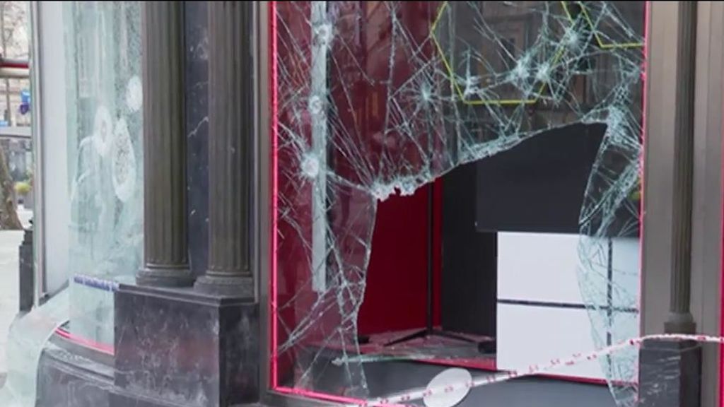 Barricadas, saqueos y pillajes en la quinta jornada de disturbios en Cataluña: 38 detenidos en total