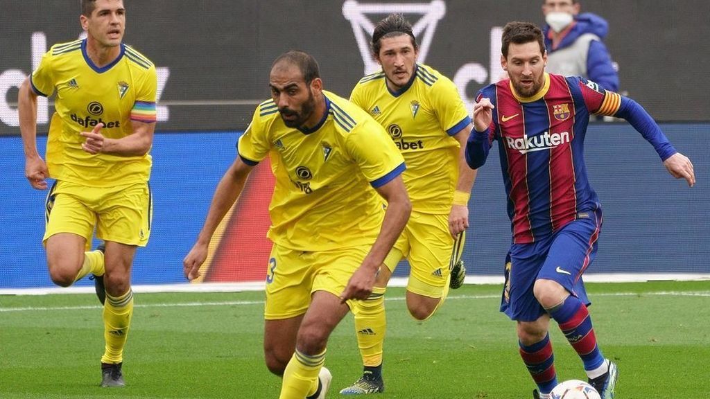 El Barcelona empata ante el Cádiz y pierde la estela de Atlético y Real Madrid (1-1)