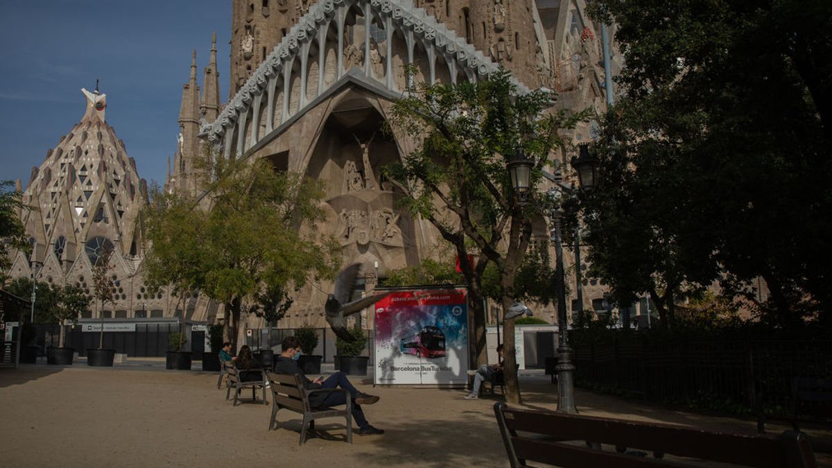 Desciende el número de positivos diarios y los pacientes críticos en Cataluña, pero aumentan las hospitalizaciones Desciende el número de positivos diarios y los pacientes críticos en Cataluña, pero aumentan las hospitalizaciones
