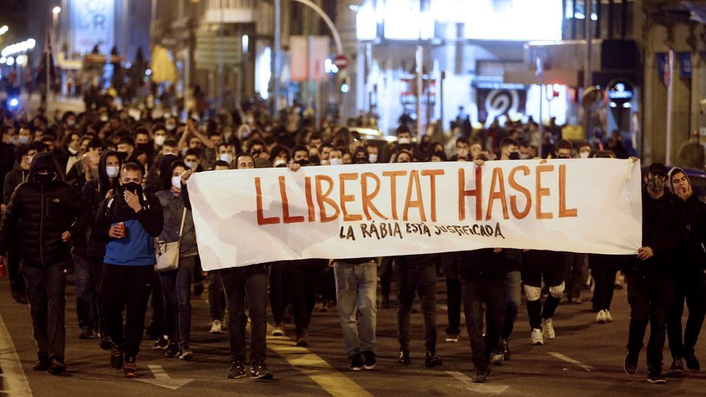 La quinta noche de protestas en apoyo a Pablo Hasél deja 38 detenidos en Cataluña