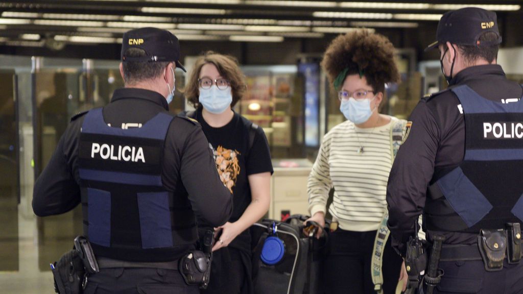 Comunidades abiertas o confinadas: la falta de acuerdo amenaza con una Semana Santa a dos velocidades Comunidades abiertas o confinadas: la falta de acuerdo amenaza con una Semana Santa a dos velocidades