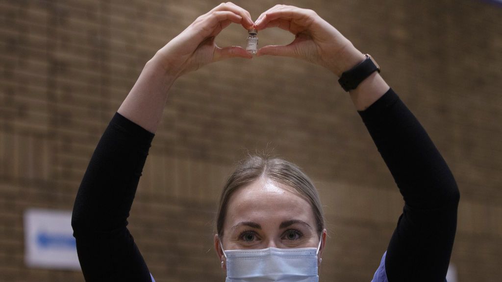 El éxito de Reino Unido e Israel uniendo vacunas y restricciones, el espejo en el que mirarse para vencer a la covid El éxito de Reino Unido e Israel uniendo vacunas y restricciones, el espejo en el que mirarse para vencer a la covid