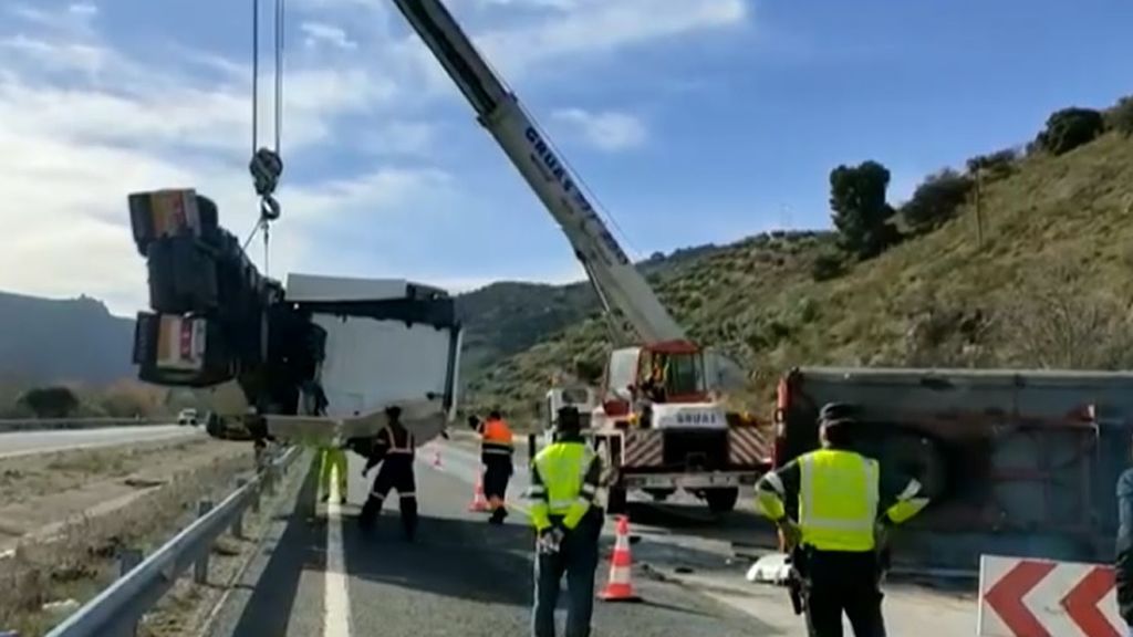 Impactantes imágenes del accidente de un camión en Jaén