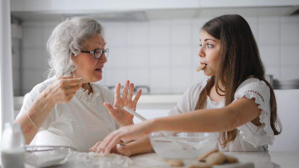 Cocina en familia: 5 recetas para que padres e hijos disfruten cocinando juntos