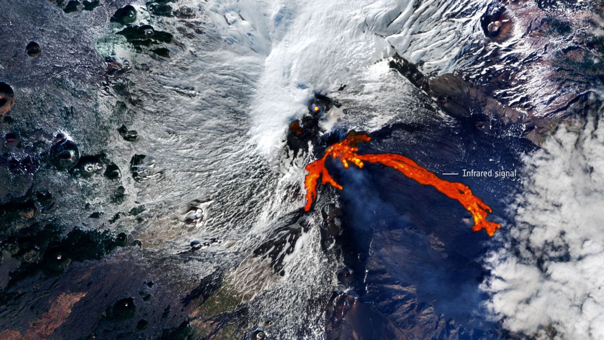 Los ríos de lava del volcán Etna, visibles desde el espacio
