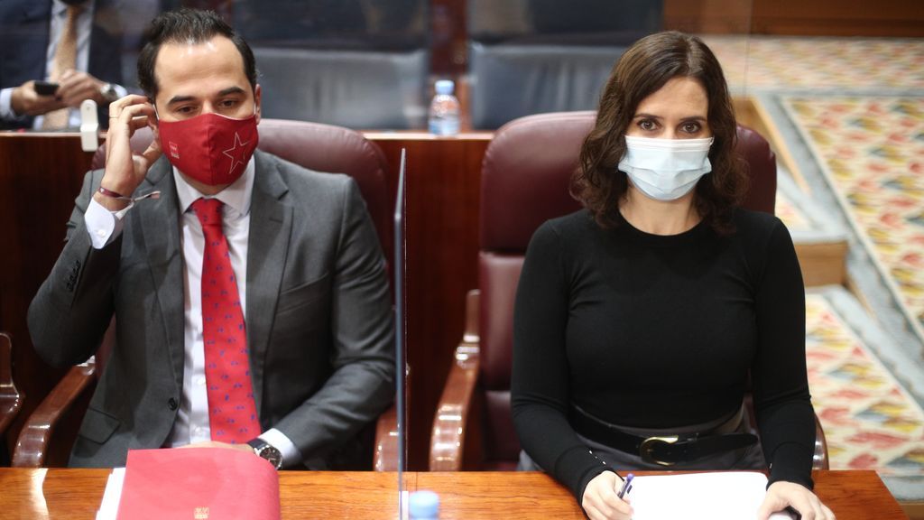 Bronca en Madrid: Ayuso dice que "preside de facto" una fusión de PP y C's en Madrid y Aguado lo tacha de "oportunista" Bronca en Madrid: Ayuso dice que "preside de facto" una fusión de PP y C's en Madrid y Aguado lo tacha de "oportunista"