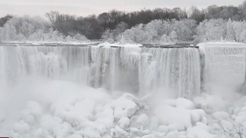 David Cantero alucina con las cataratas del Niágara heladas