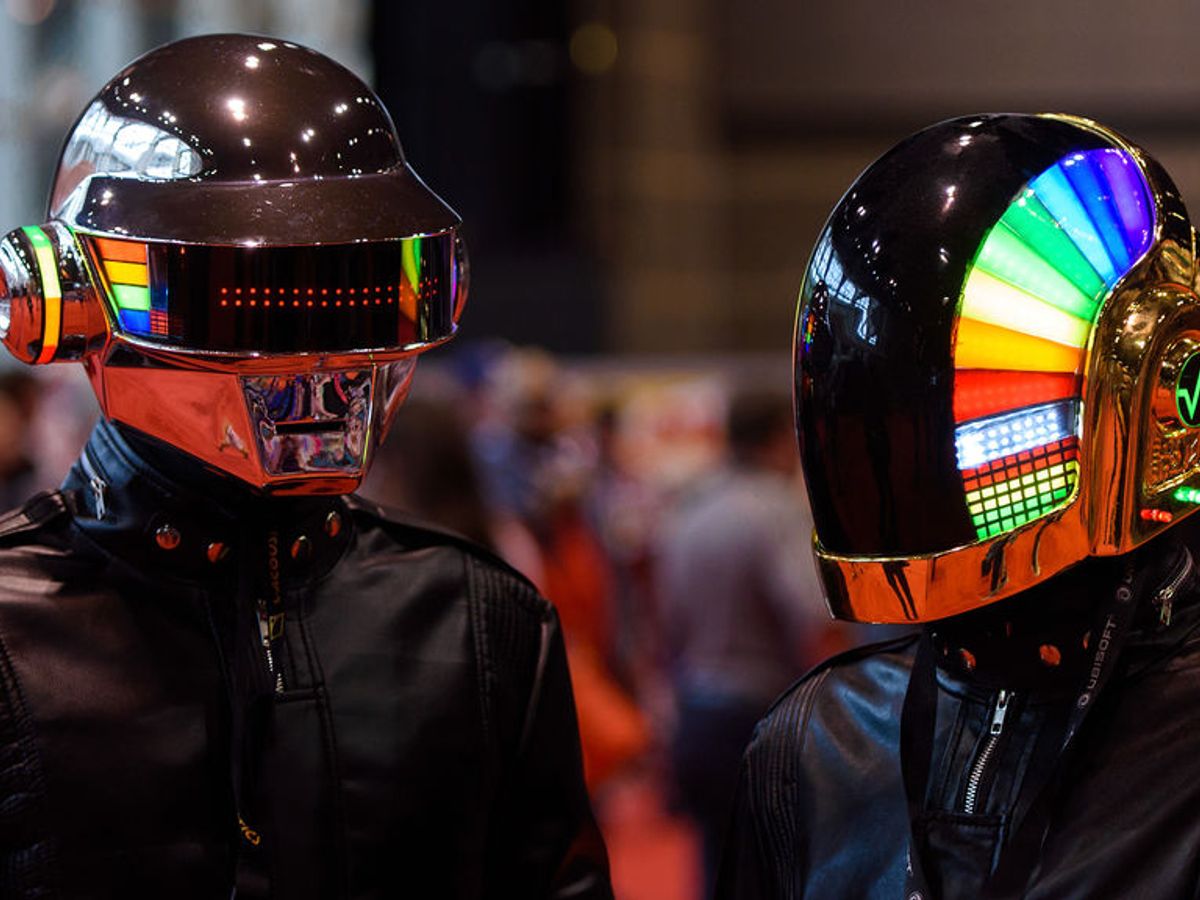 unir Isla Stewart constructor Un fan publica el proceso de diseño de los cascos de robot de Daft Punk -  NIUS