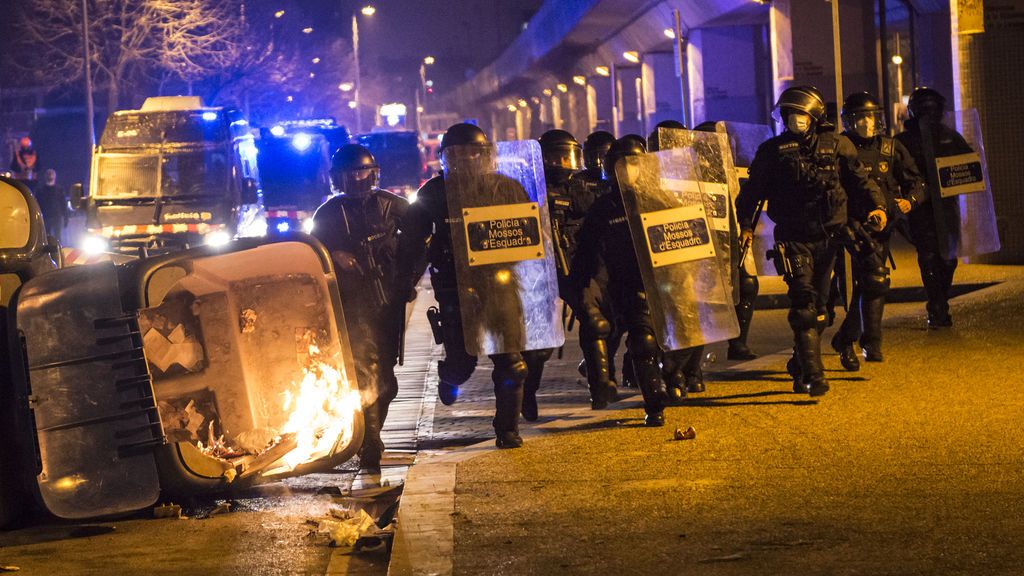 Los Mossos se sienten desemparados: "Estamos solos en la calle sin apoyo, medios ni herramientas"