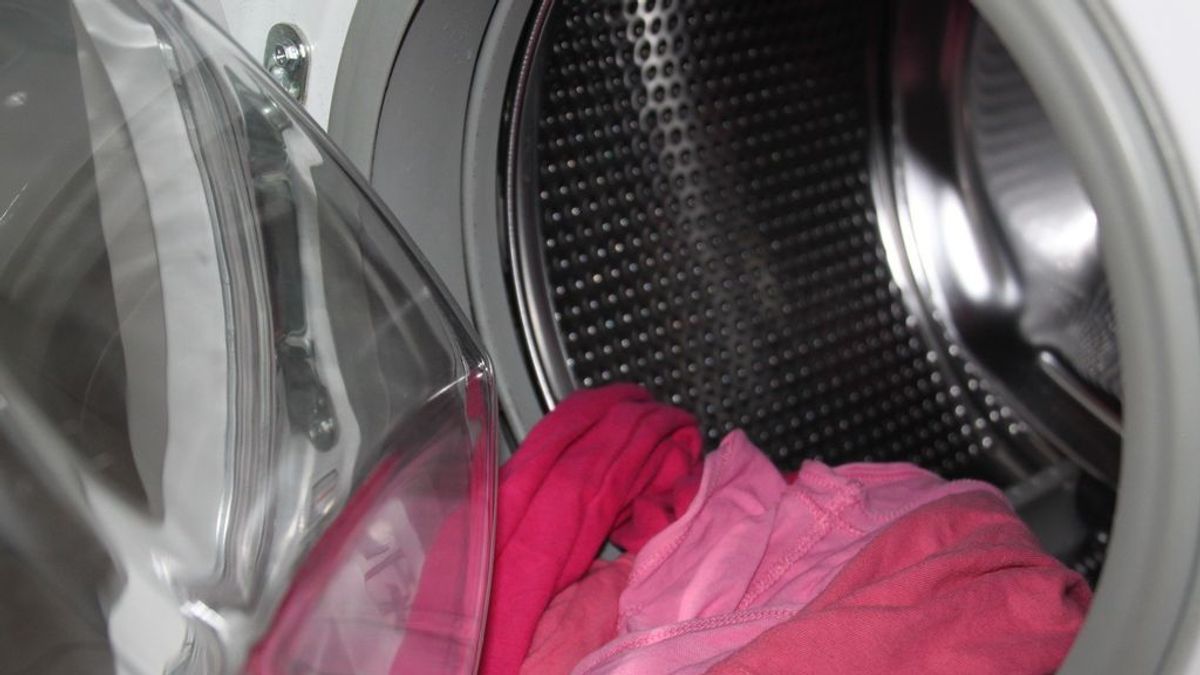 Muere un niño pequeño atrapado en una lavadora en marcha: se metió dentro sin ser visto