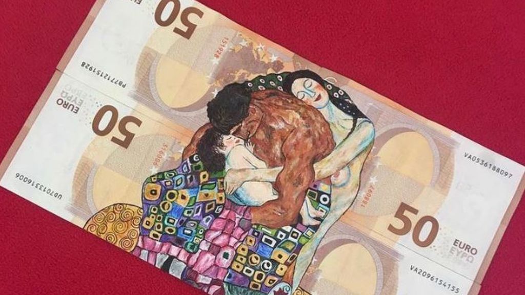 La malagueña que convierte los billetes en arte
