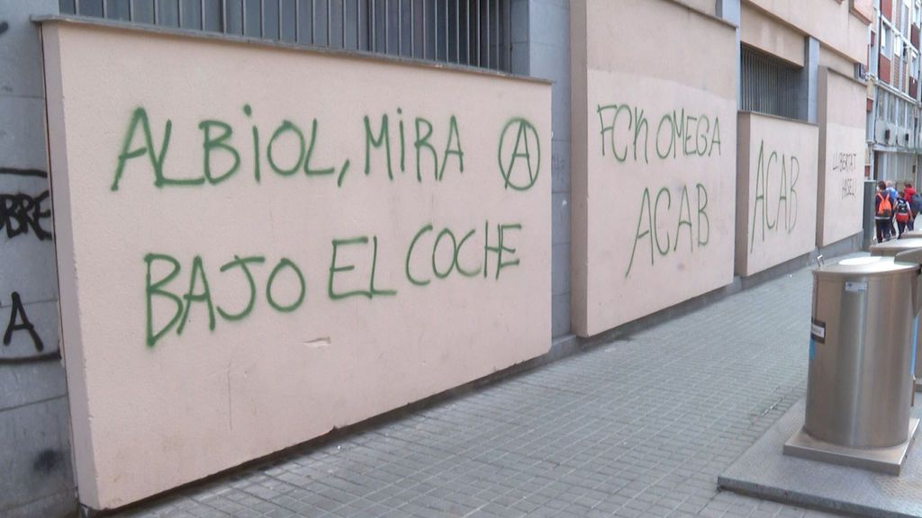 García Albiol, alcalde popular de Badalona, denuncia una amenaza de muerte en una pintada: "Mira debajo del coche" García Albiol, alcalde popular de Badalona, denuncia una amenaza de muerte en una pintada: "Mira debajo del coche"