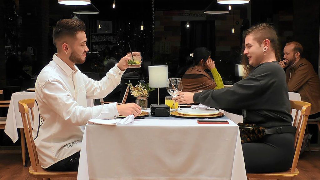 Pedro y Santiago en el programa 'First Dates'