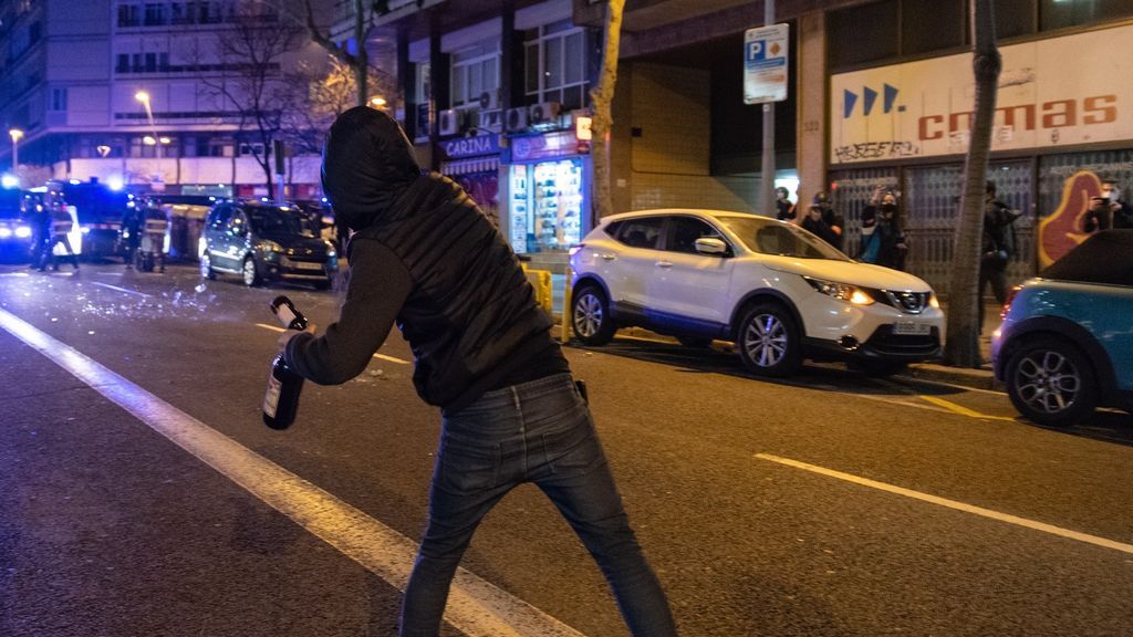 Las protestas en favor de Pablo Hasél se desinflan, en una noche con menos manifestantes y escasos incidentes Las protestas en favor de Pablo Hasél se desinflan, en una noche con menos manifestantes y escasos incidentes