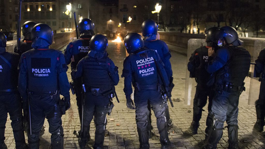 Tres discursos en una semana: el Govern muta su postura sobre los Mossos para calmar a los sindicatos Tres discursos en una semana: el Govern muta su postura sobre los Mossos para calmar a los sindicatos