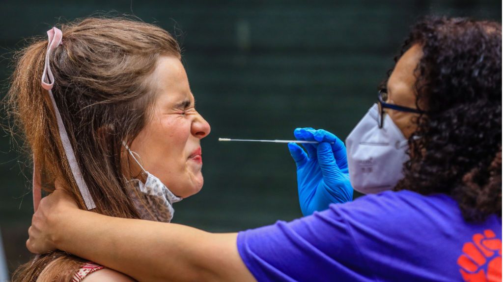 Nueva York recomienda a la población usar doble mascarillas hasta junio mientras continúa la vacunación Nueva York recomienda a la población usar doble mascarillas hasta junio mientras continúa la vacunación
