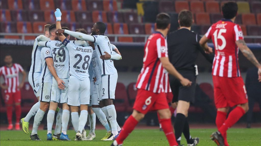 Giroud marcó el gol de la victoria en Bucarest.