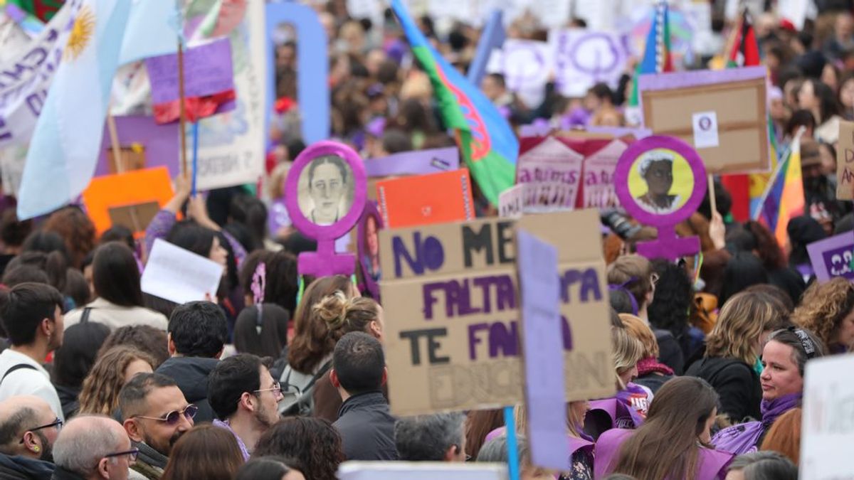 El Gobierno de Madrid se reúne con el 8M para buscar alternativas a las marchas multitudinarias El Gobierno de Madrid se reúne con el 8M para buscar alternativas a las marchas multitudinarias