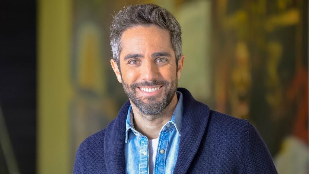 Roberto Leal presenta a su hijo Leo.