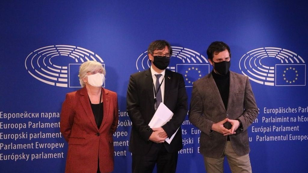 Puigdemont pide a la Eurocámara que no acepte la "presión española" para levantarle la inmunidad Puigdemont pide a la Eurocámara que no acepte la "presión española" para levantarle la inmunidad