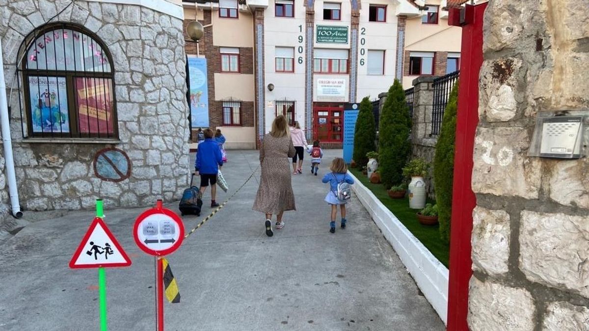 Una jueza ve indicios de delito contra los padres de dos niños asturianos que no van a clase por miedo a la covid Una jueza ve indicios de delito contra los padres de dos niños asturianos que no van a clase por miedo a la covid