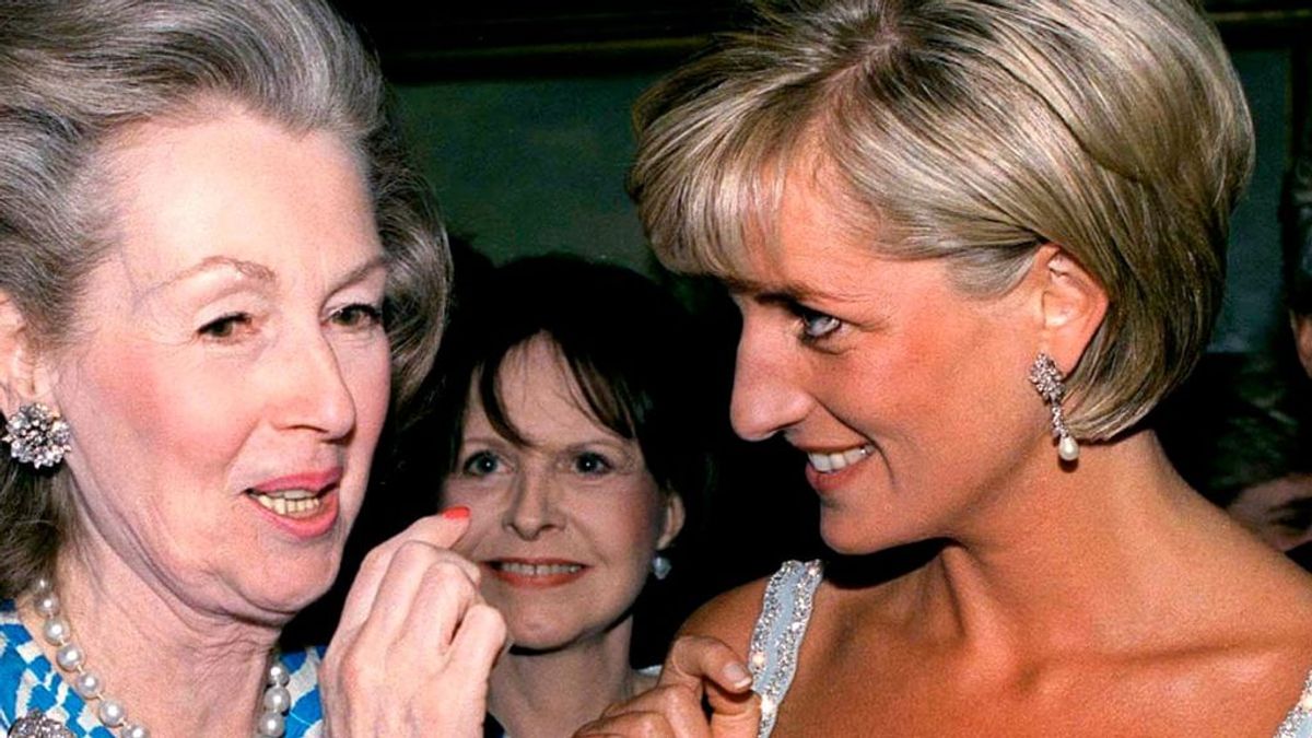 La complicada relación de Diana de Gales con su madrastra, Raine Spencer, quien acabó siendo su consejera en el amor.