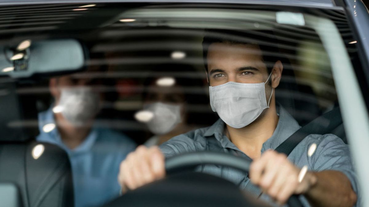 Sanción por no llevar mascarilla en el coche: ¿cuál es el importe y en qué casos pueden multarme?