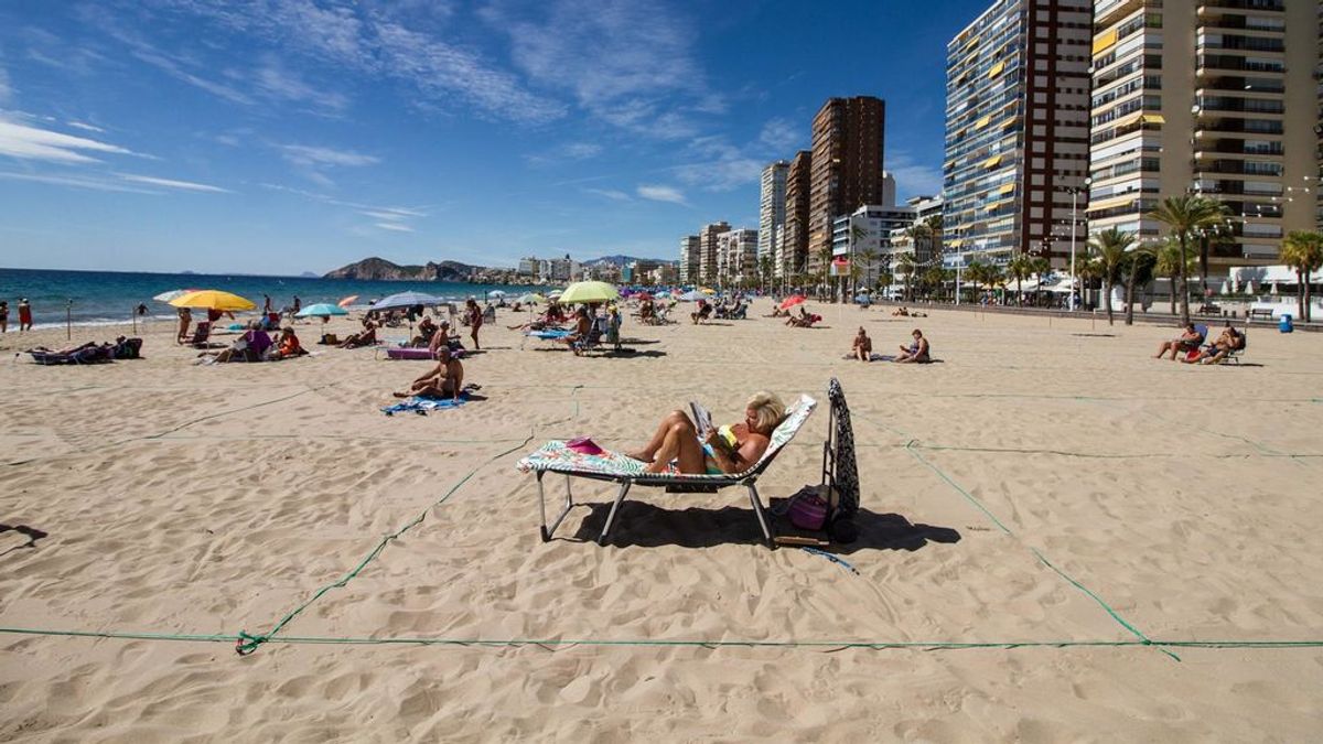 Benidorm volverá a parcelar sus playas y contralará los accesos a partir de marzo Benidorm volverá a parcelar sus playas y contralará los accesos a partir de marzo