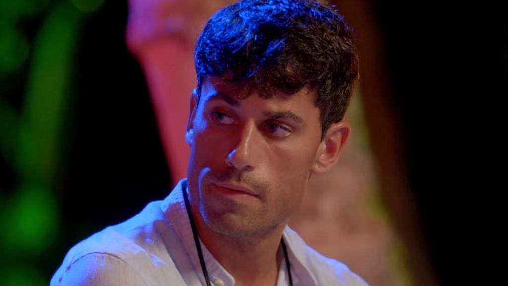 <u>La Isla de las Tentaciones</u>: Lola se abre a Diego durante la hoguera: "He hecho cosas peores que las de Simone" - Interdeportes 4 DIEGO