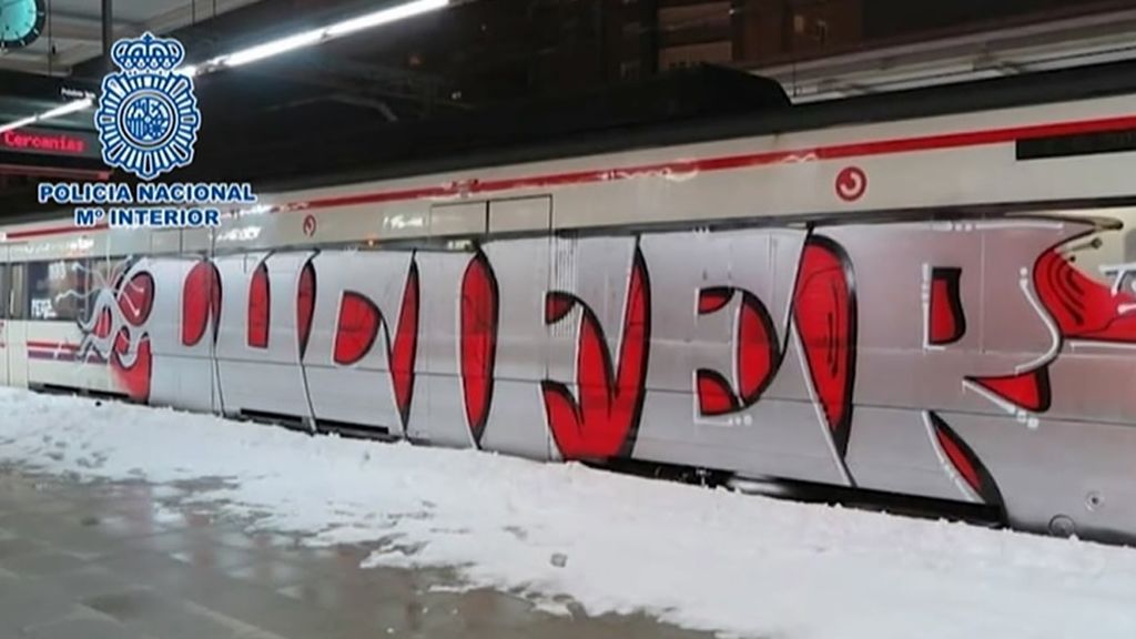 Detenidos 26 grafiteros por pintar trenes y autobuses durante 'Filomena': afrontan medio millón de multa