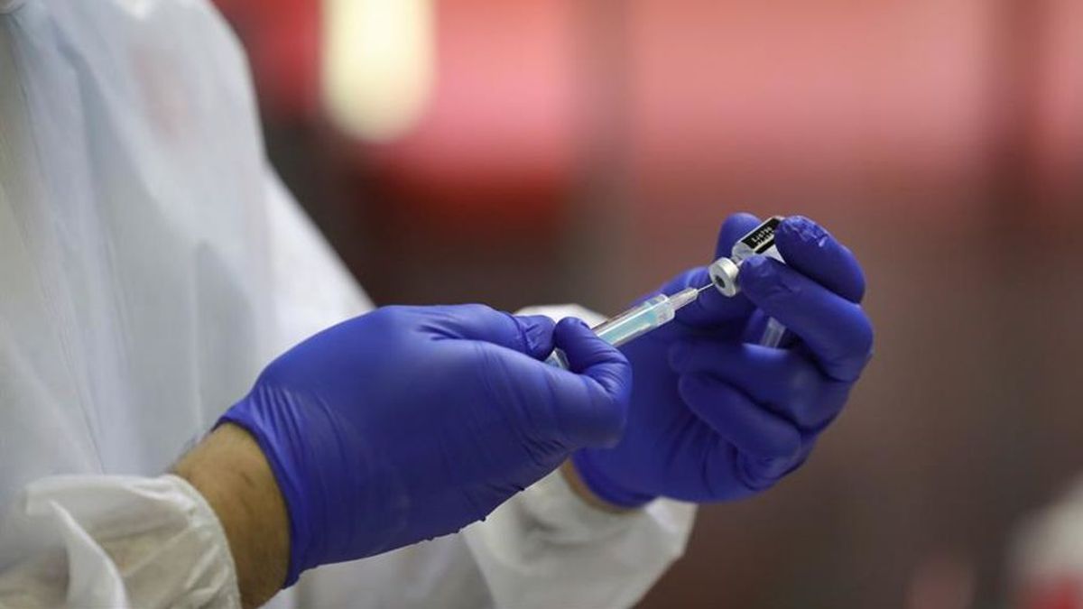 Pfizer y BioNTech inician un estudio para probar una tercera dosis de refuerzo contra las nuevas variantes Pfizer y BioNTech inician un estudio para probar una tercera dosis de refuerzo contra las nuevas variantes