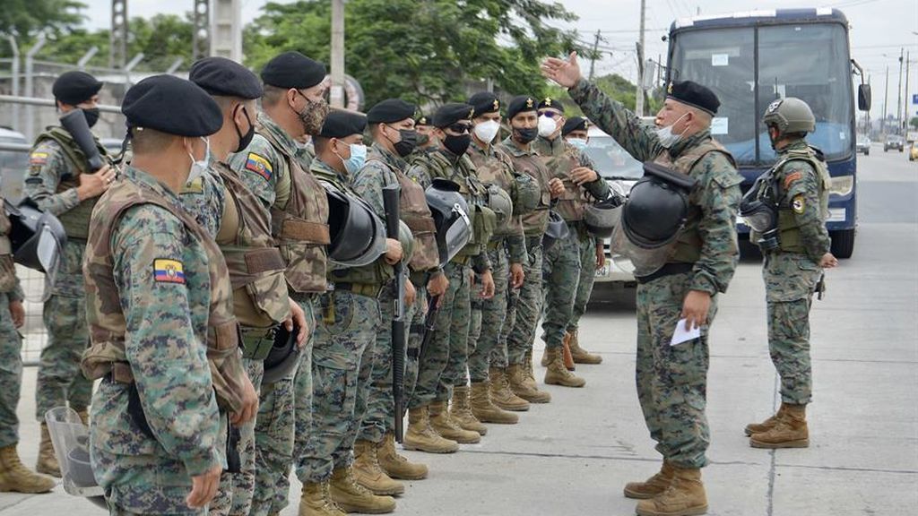 El Ejército y la Policía interviene en nuevos amotinamientos en dos cárceles ecuatorianas