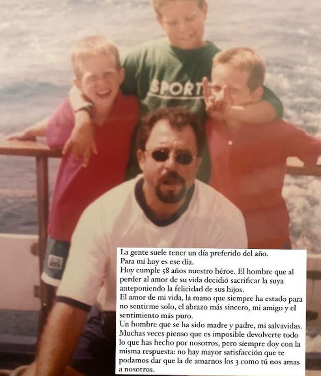 Gonzalo Montoya con sus hermanos y su padre