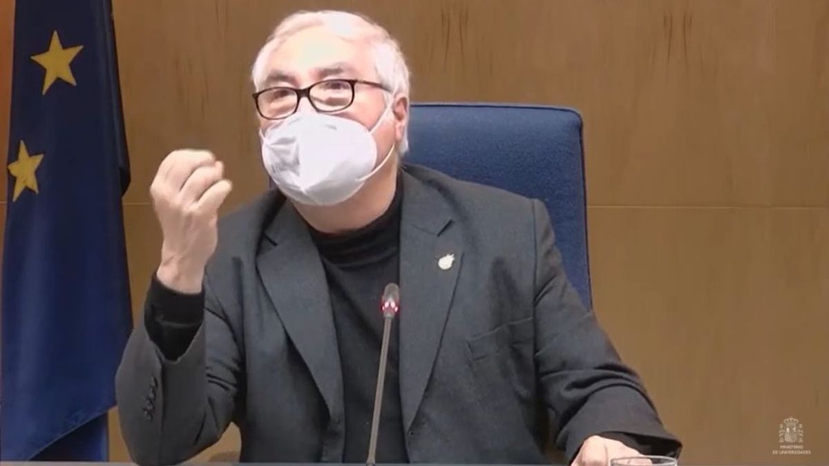 Castells presenta un plan para digitalizar las universidades dotado con 143 millones "sin perder la presenciabilidad" Castells presenta un plan para digitalizar las universidades dotado con 143 millones "sin perder la presenciabilidad"