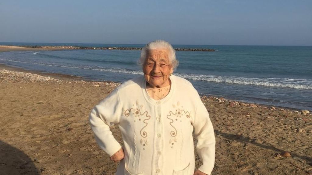 Alegría de vivir: "lo primero que ha pedido mi abuela después de vacunarse es dar un paseo por la playa"