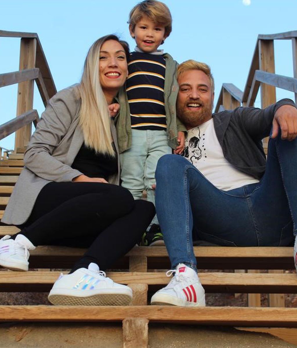 Cristian y Cristina de First Dates, con su hijo Romeo (2021)