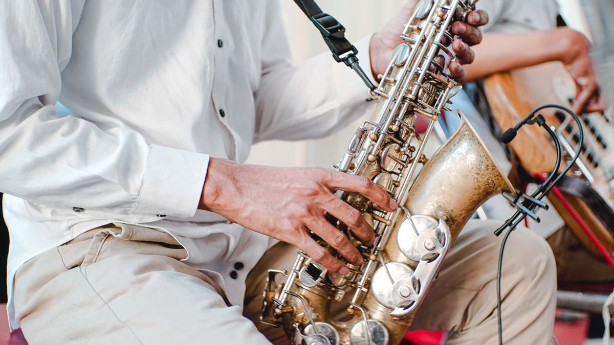 Un instituto de Estados Unidos obliga a su banda de música a ensayar en tiendas de campaña individuales Un instituto de Estados Unidos obliga a su banda de música a ensayar en tiendas de campaña individuales