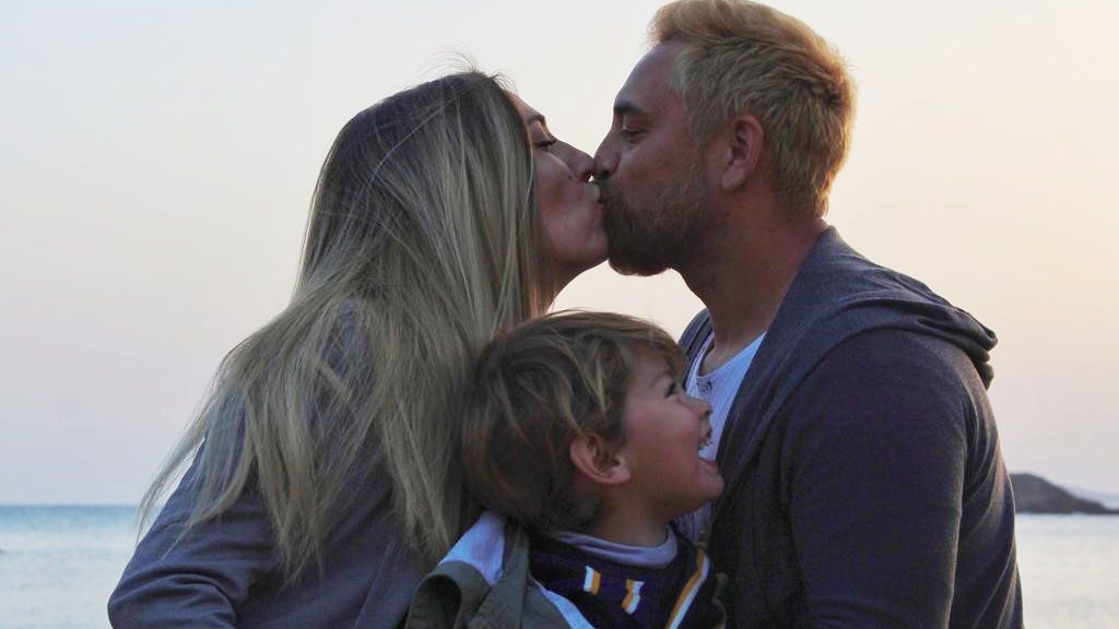 Cristian y Cristina de First Dates, con su hijo Romeo (2021)