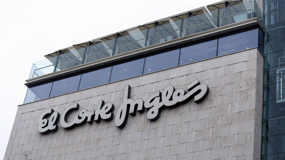 El Corte Inglés prepara el despido de 3.000 empleados tras registrar pérdidas de más de 500 millones El Corte Inglés prepara el despido de 3.000 empleados tras registrar pérdidas de más de 500 millones