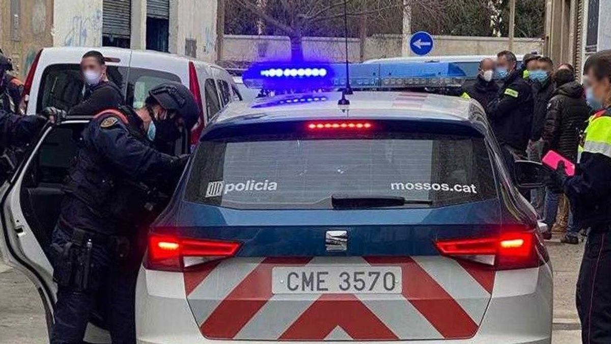 Tres detenidos en dos agencias de viaje por vender falsas PCR negativas a 85 euros Tres detenidos en dos agencias de viaje por vender falsas PCR negativas a 85 euros