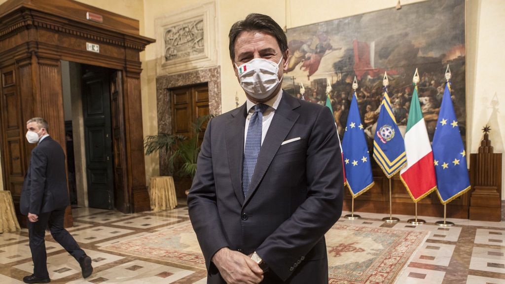 El regreso de 'il professore' Giuseppe Conte: "Sólo la política es responsable de la gestión del covid" El regreso de 'il professore' Giuseppe Conte: "Sólo la política es responsable de la gestión del covid"