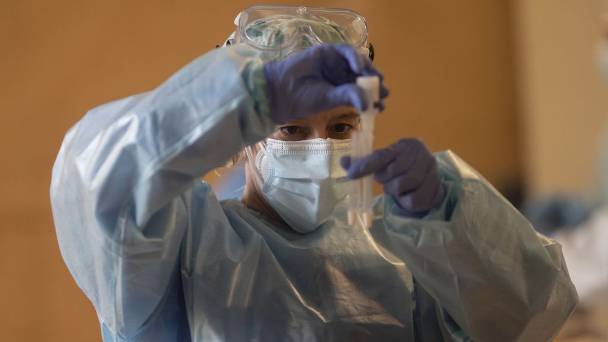 Suben los contagios en Madrid a 1.490 mientras que los muertos descienden ligeramente a 27 Suben los contagios en Madrid a 1.490 mientras que los muertos descienden ligeramente a 27