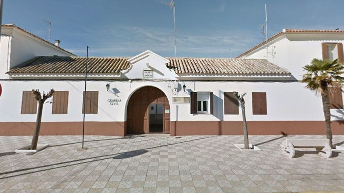Asaltan el puesto de la Guardia Civil de un municipio de Toledo y sustraen pistolas y uniformes oficiales Asaltan el puesto de la Guardia Civil de un municipio de Toledo y sustraen pistolas y uniformes oficiales