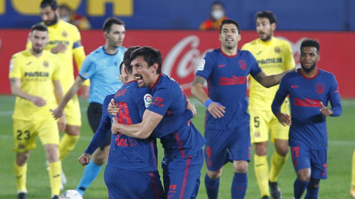 El Atleti se aferra al liderato con la victoria ante el Villarreal (0-2)