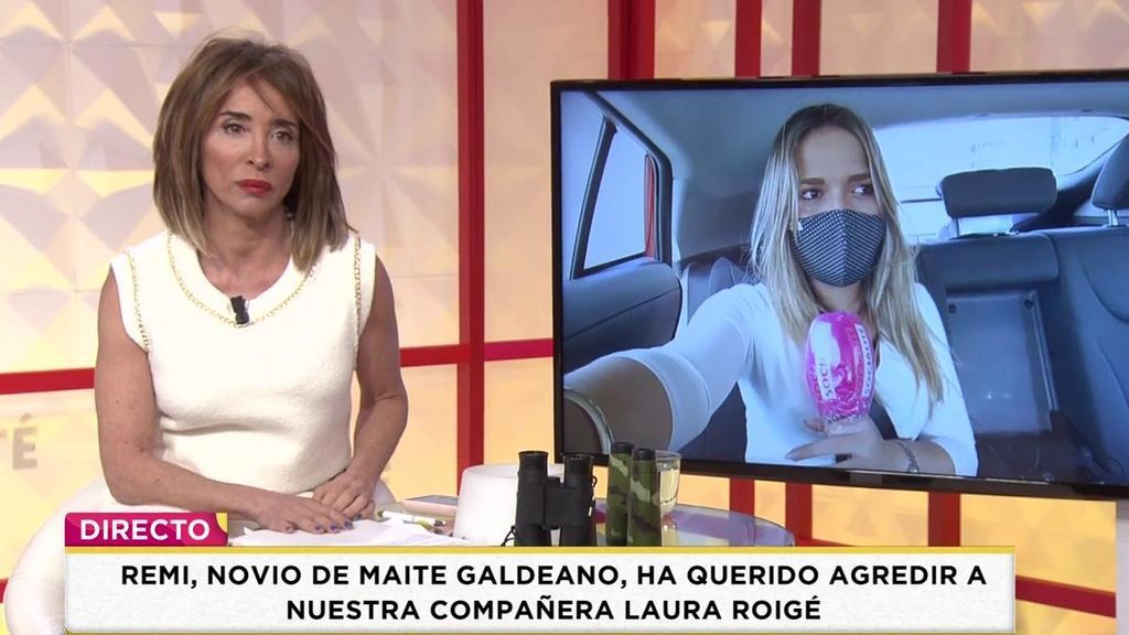 María Patiño escucha el testimonio de Laura Roigé