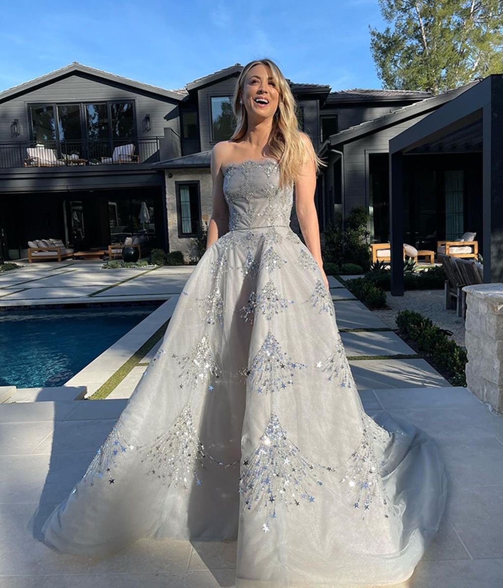 Vestidos de gala, en casa: la no alfombra roja de los Globos de Oro 2021