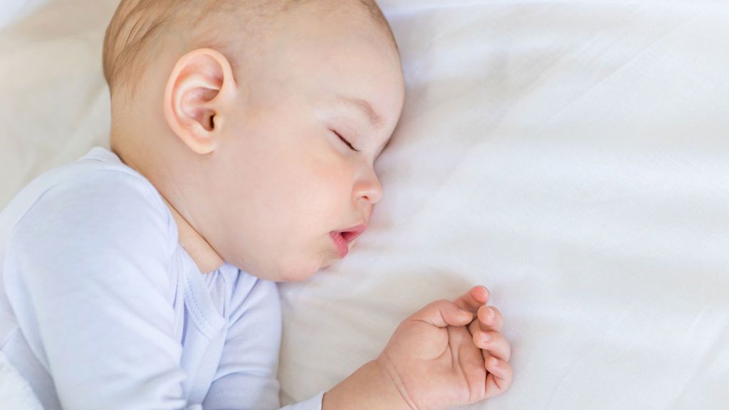En sus primeras semanas de vida será normal que el bebé no duerma bien.