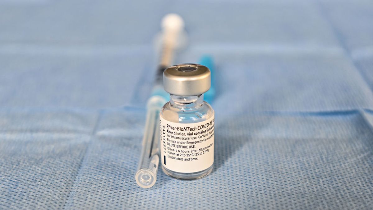 Inglaterra indica que la vacuna de Pfizer reduce en un 83% las muertes en mayores