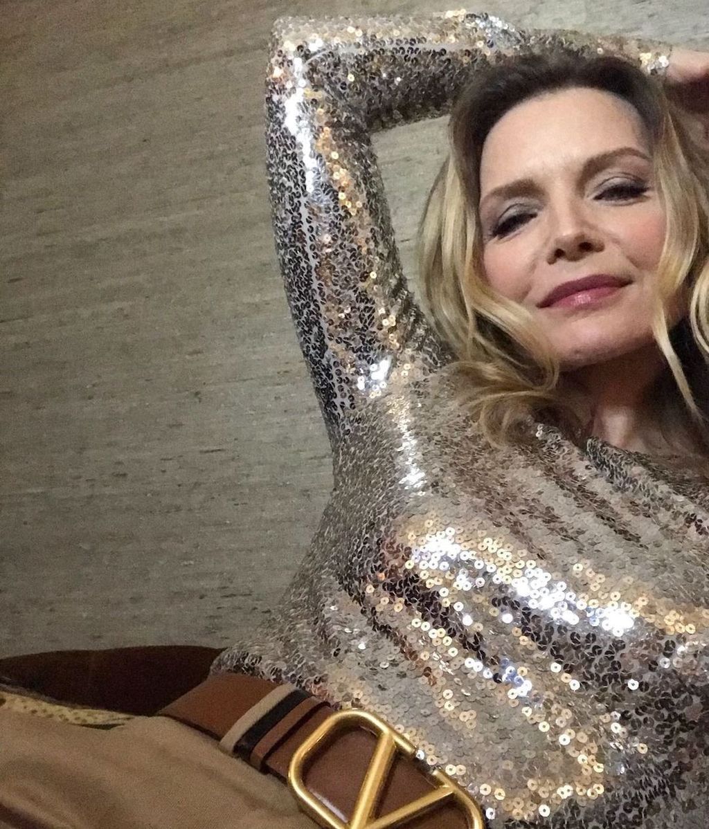 Vestidos de gala, en casa: la no alfombra roja de los Globos de Oro 2021