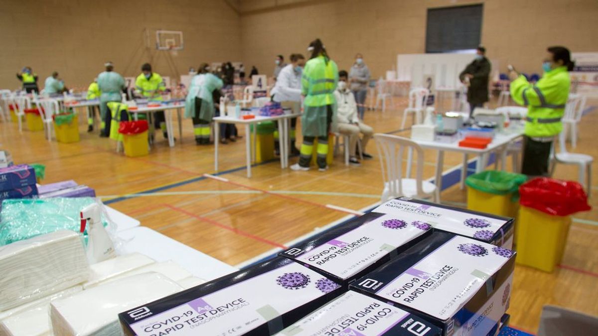 Los casos en fin de semana en España siguen descendiendo Los casos en fin de semana en España siguen descendiendo